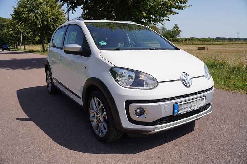 Weiß Gebraucht 2014 VW cross up! Kleinwagen | 5.500 € (Guter Preis) - Bild 1/4