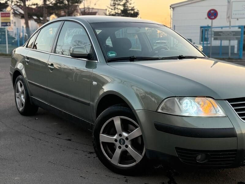 Grün Gebraucht 2002 VW Passat Limousine | 2.100 € (Fairer Preis) - Bild 1/4