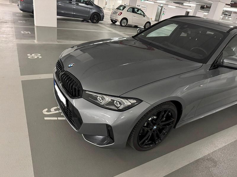 Grau Gebraucht 2023 BMW 330 M Sport Kombi | 35.500 € (Superpreis) - Bild 1/4
