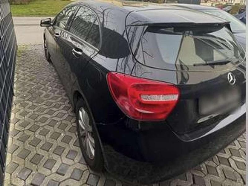 Gebraucht Mercedes 180 109 PS (80 kW) 2013 Schwarz Limousine