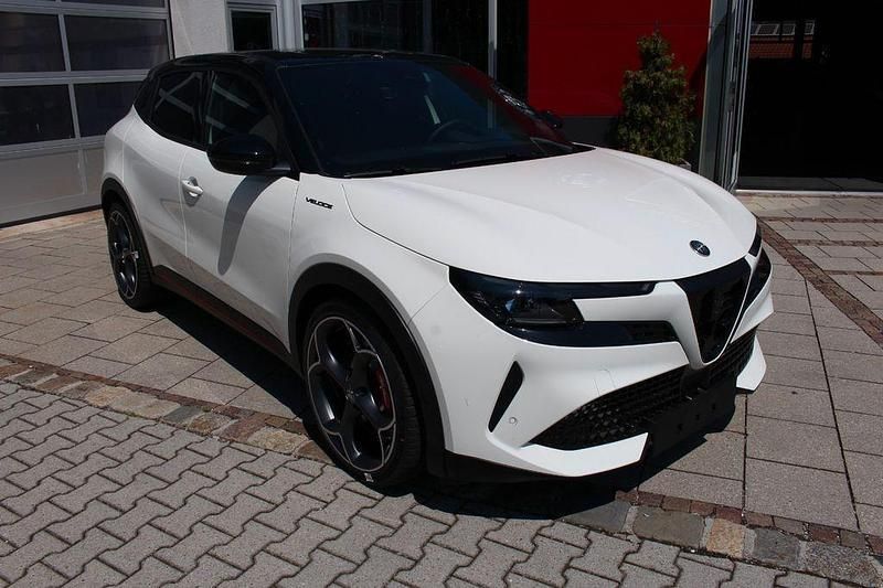 Weiß Neu 2025 Alfa Romeo Junior Veloce SUV | 45.700 € (Guter Preis) - Bild 1/4