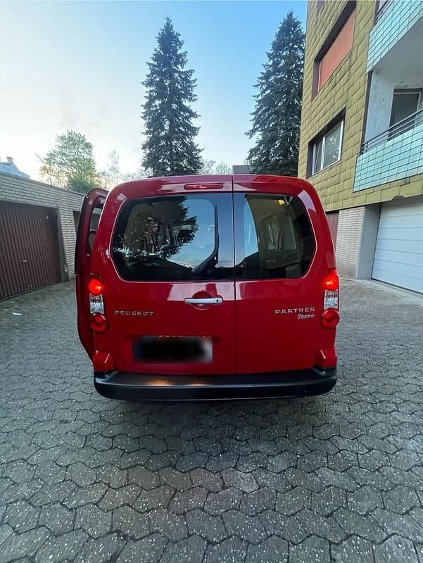 Gebraucht Peugeot Partner Tepee 98 PS (72 kW) 2011 Rot Van / Kleinbus