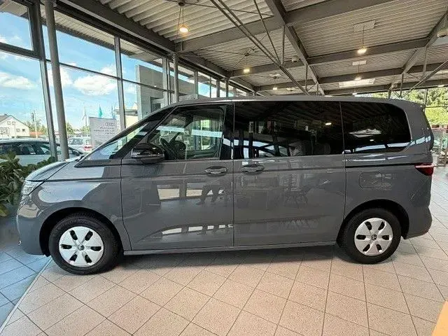 Gebraucht VW Multivan 150 PS (110 kW) 2023 Grau Van / Kleinbus
