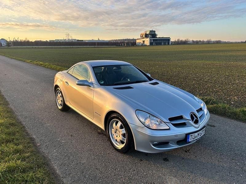 Second-hand Mercedes SLK200 163 CP (119 kW) 2006 Argintiu Cabrio