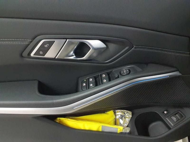 Gebraucht BMW 320e Sport Line 163 PS (119 kW) 2021 Schwarz uni Kombi