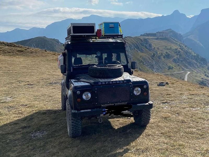 Schwarz Gebraucht 2005 Land Rover Defender SE SUV | 32.500 € (Etwas zu teuer) - Bild 1/4