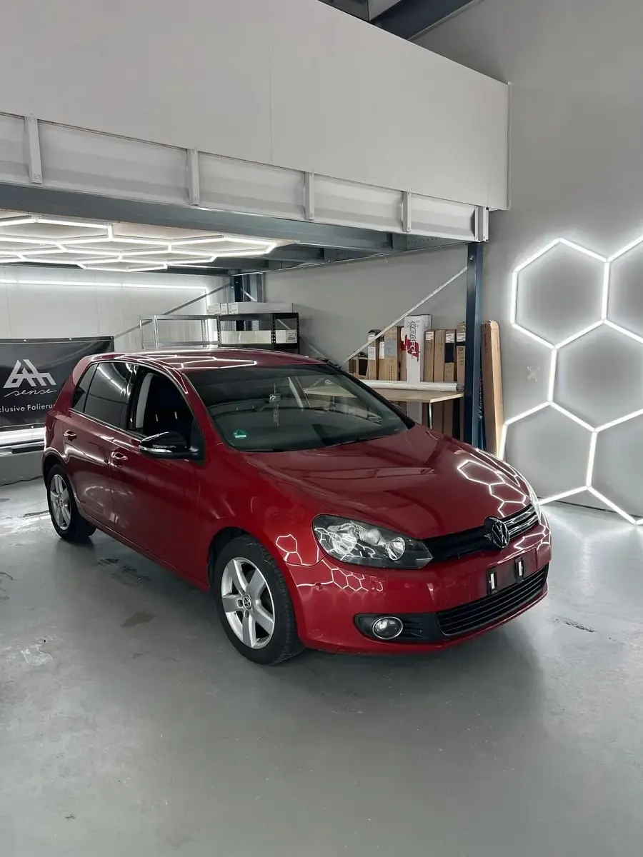 Gebraucht VW Golf VI 105 PS (77 kW) 2010 Rot Kleinwagen