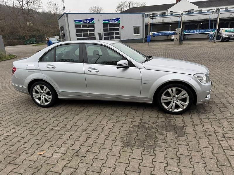 Gebraucht Mercedes C180 Elegance 156 PS (114 kW) 2010 Grau Limousine
