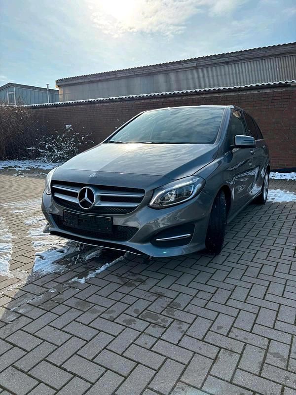 Gebraucht Mercedes B180 122 PS (89 kW) 2015 Grau Van / Kleinbus