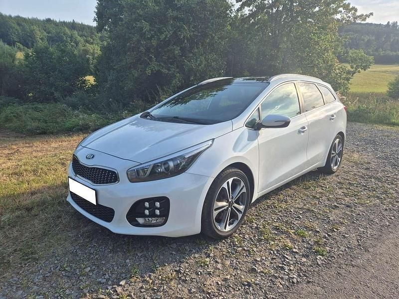 Weiß Gebraucht 2017 Kia Ceed Sportswagon GT-Line Kombi | 9.800 € (Guter Preis) - Bild 1/4