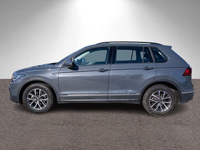 Gebraucht VW Tiguan Life 150 PS (110 kW) 2023 Delfingrau metallic SUV