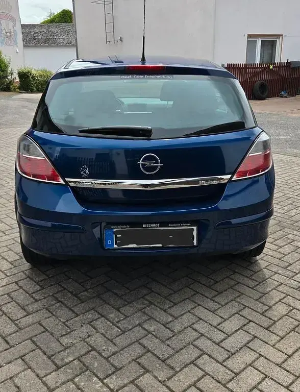 Gebraucht Opel Astra 105 PS (77 kW) 2007 Blau Limousine