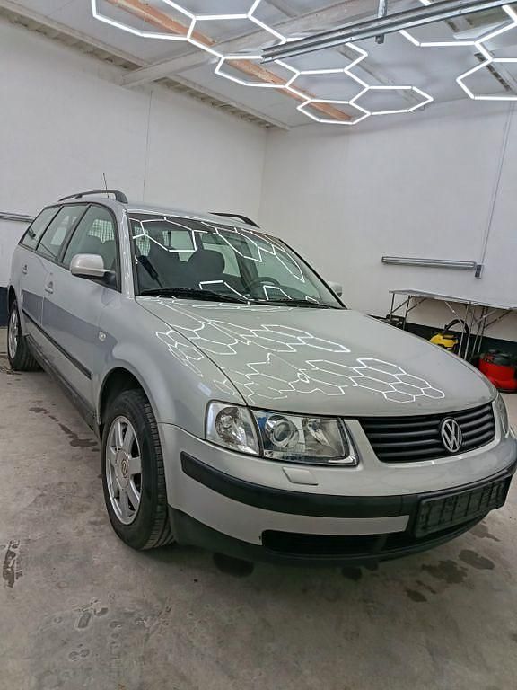 Usata VW Passat 101 CV (74 kW) 2000 Grigio Berlina