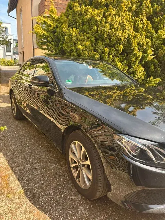 Second-hand Mercedes E220 194 CP (142 kW) 2019 Negru Berlinǎ