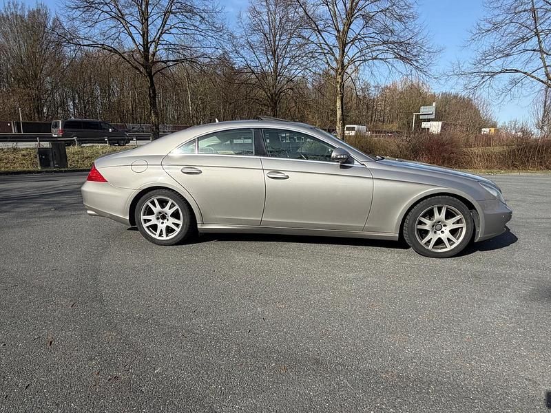 Gebraucht Mercedes CLS320 224 PS (164 kW) 2007 Grau Limousine