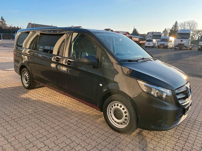Gebraucht Mercedes Vito 136 PS (100 kW) 2019 Obsidianschwarz Van