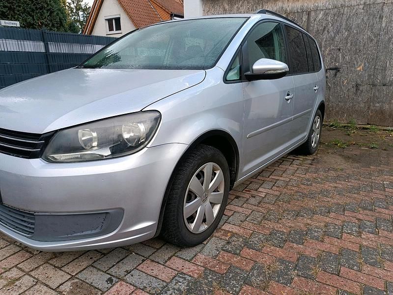 Grau Gebraucht 2010 VW Touran Van / Kleinbus | 4.450 € (Guter Preis) - Bild 1/4