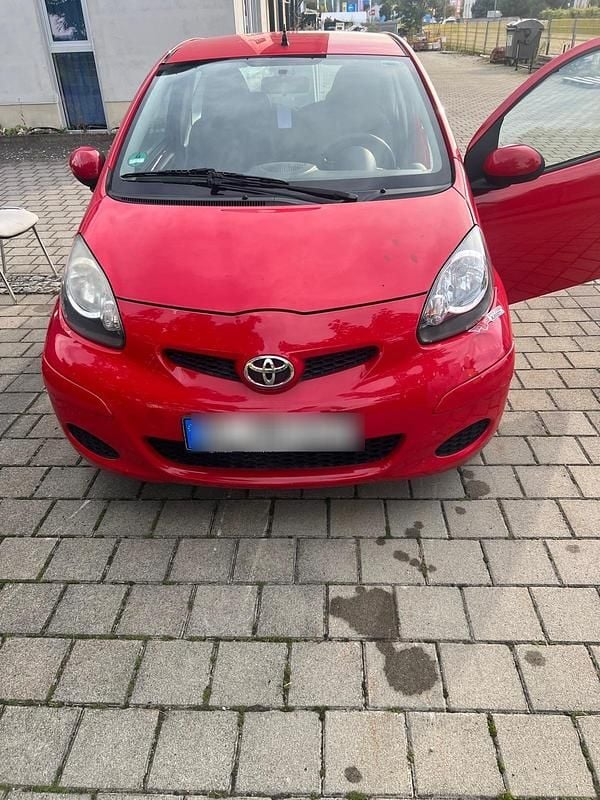 Rot Gebraucht 2009 Toyota Aygo Kleinwagen | 2.050 € - Bild 1/4