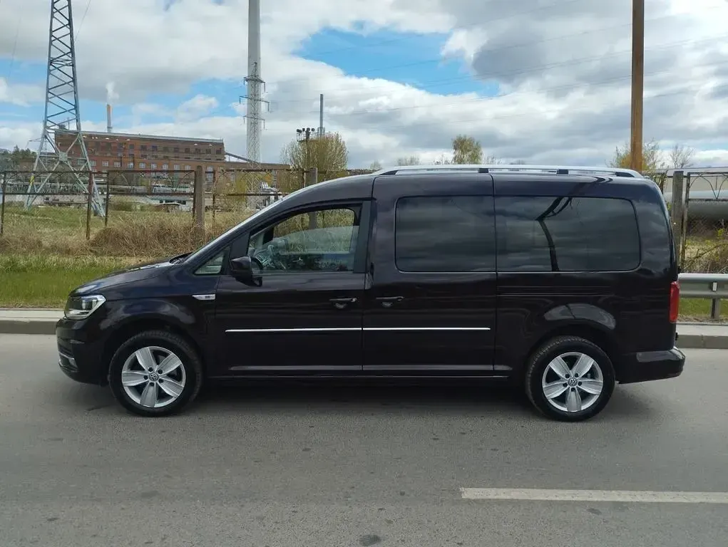 Second-hand VW Caddy Maxi 110 CP (80 kW) 2018 Roșu Monovolum