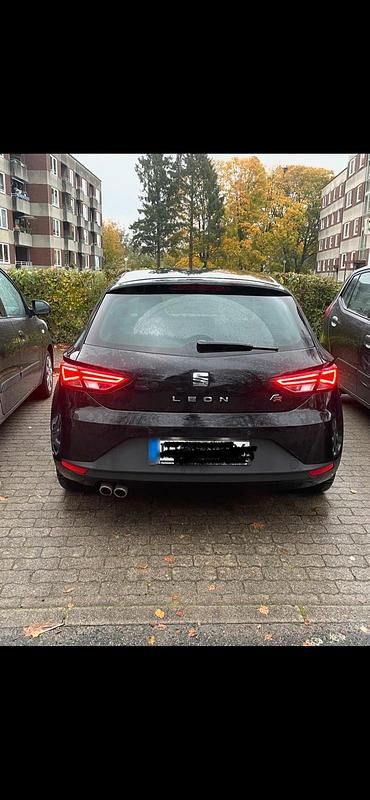 Używany Seat Leon 180 KM (132 kW) 2016 Czarny Sedan/Limuzyna