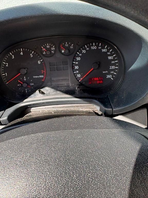 Usata Audi A3 Ambition 101 CV (74 kW) 2000 Argento Utilitaria