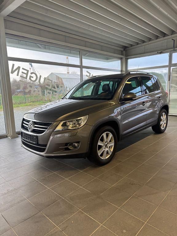 Grau Gebraucht 2009 VW Tiguan Sportline SUV | 10.472 € - Bild 1/4