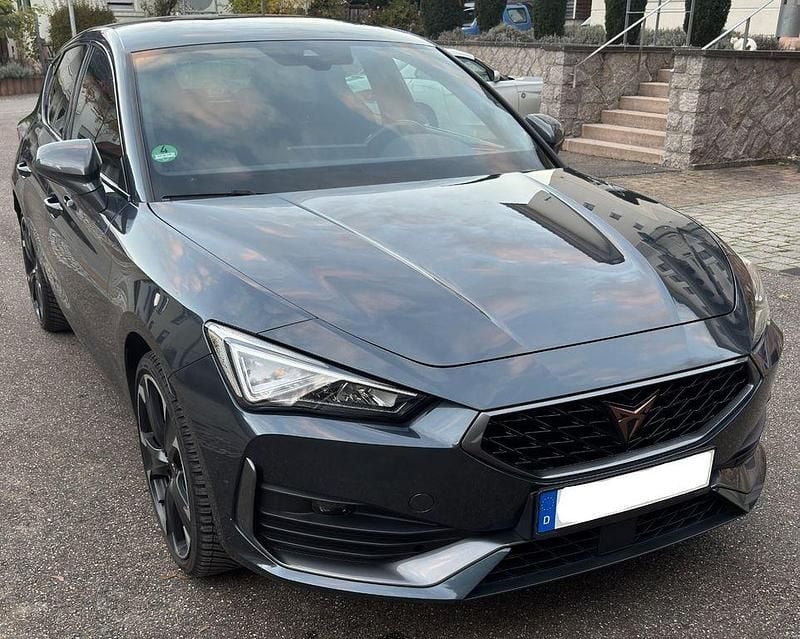 Grau Gebraucht 2021 Cupra Leon Limousine | 21.500 € (Superpreis) - Bild 1/4