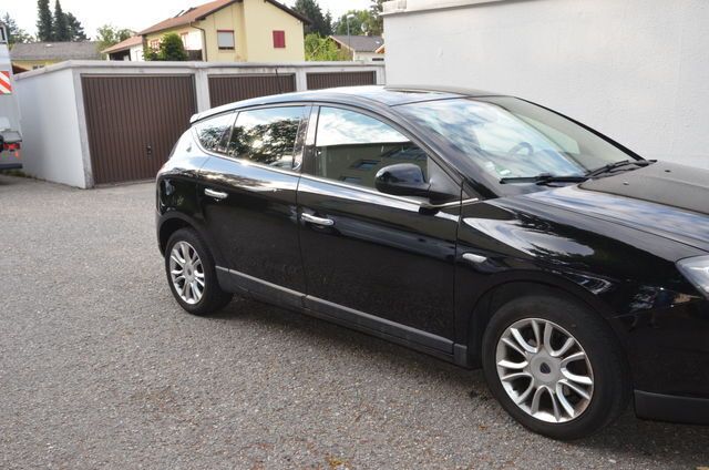 Gebraucht Lancia Delta 120 PS (88 kW) 2008 Schwarz metallic Kleinwagen