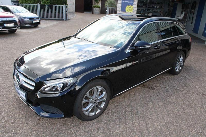 Schwarz Gebraucht 2018 Mercedes C180 Limousine | 19.900 € (Guter Preis) - Bild 1/4