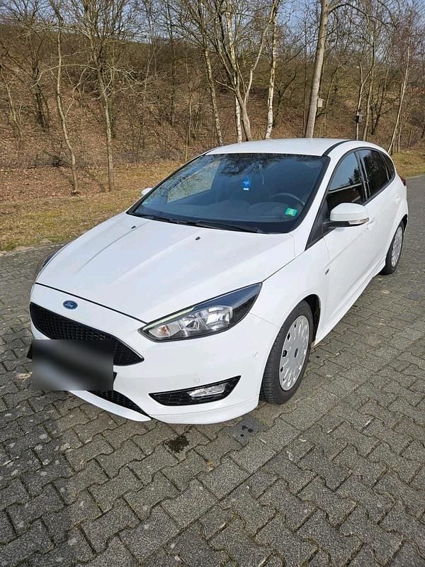 Gebraucht Ford Focus 140 PS (102 kW) 2018 Weiß Kleinwagen