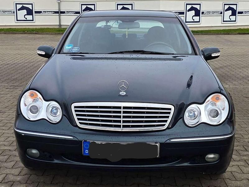 Schwarz Gebraucht 2003 Mercedes C180 Avantgarde Limousine | 4.200 € (Fairer Preis) - Bild 1/4