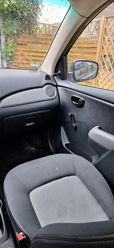 Gebraucht Hyundai i10 69 PS (50 kW) 2010 Schwarz Kleinwagen