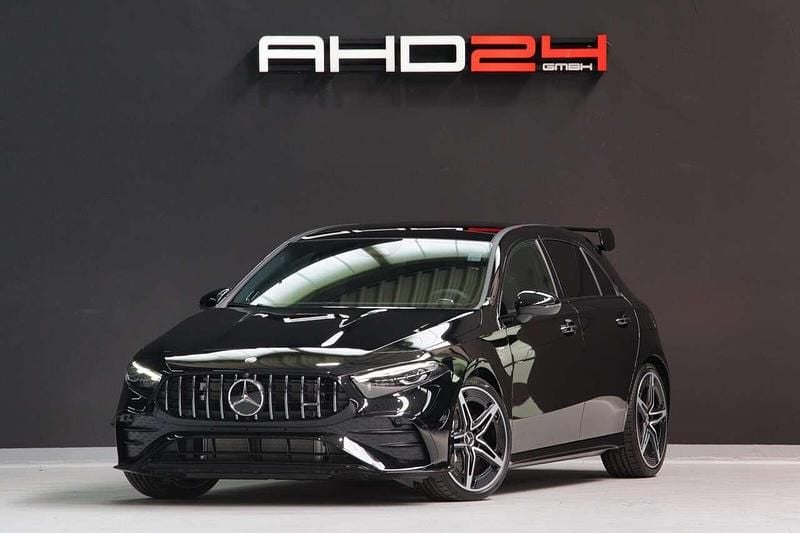 Schwarz Neu 2025 Mercedes A35 AMG AMG Limousine | 47.990 € - Bild 1/4
