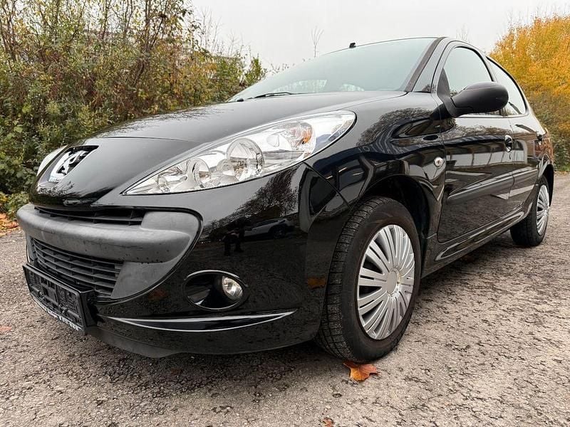 Schwarz Gebraucht 2011 Peugeot 206+ Basis Kleinwagen | 1.999 € (Superpreis) - Bild 1/4