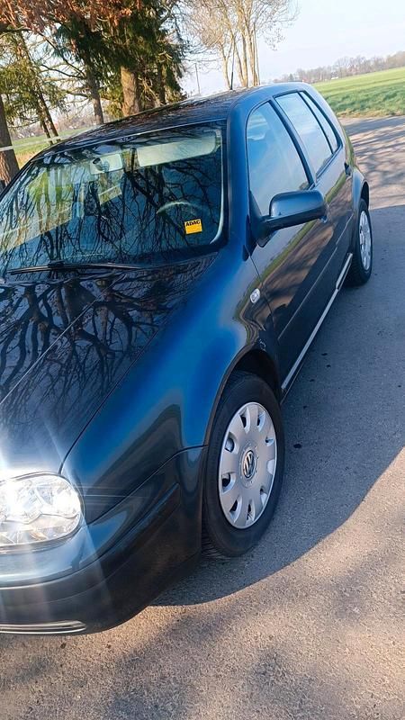 Gebraucht VW Golf IV 75 PS (55 kW) 2002 Blau Kleinwagen