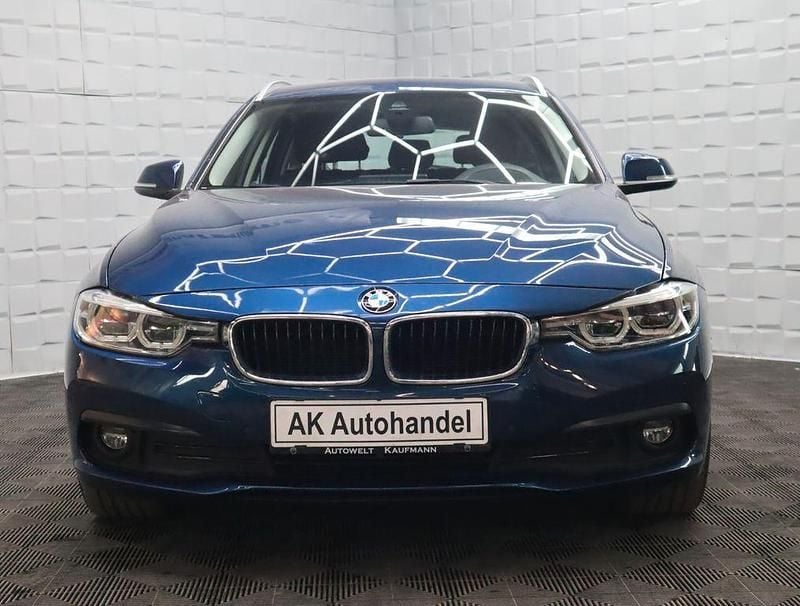 Gebraucht BMW 320 Advantage 190 PS (139 kW) 2017 Blau Kombi