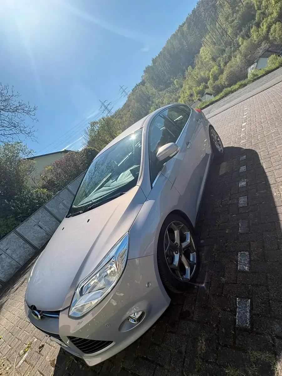 Gebraucht Ford Focus 150 PS (110 kW) 2012 Silber Limousine