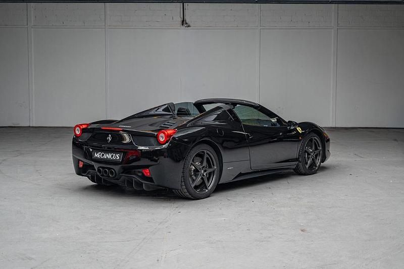 Second-hand Ferrari 458 578 CP (425 kW) 2012 Negru Cabrio
