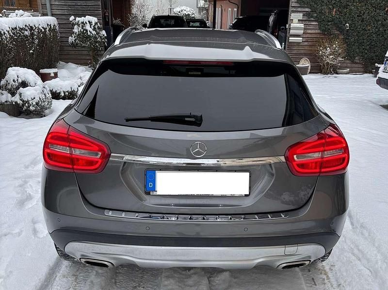 Gebraucht Mercedes GLA200 156 PS (114 kW) 2015 Grau SUV
