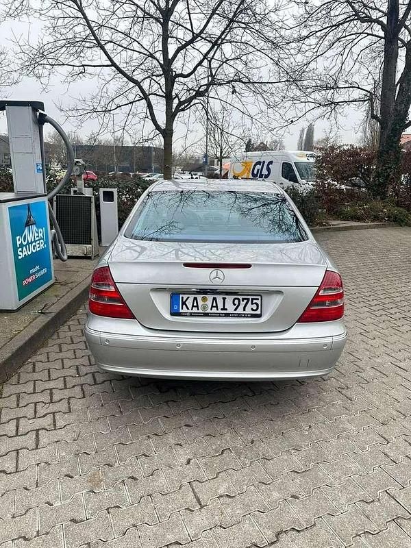 Gebraucht Mercedes E350 Classic 272 PS (200 kW) 2005 Limousine