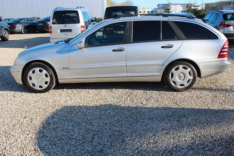 Gebraucht Mercedes C180 143 PS (105 kW) 2003 Silber Kombi
