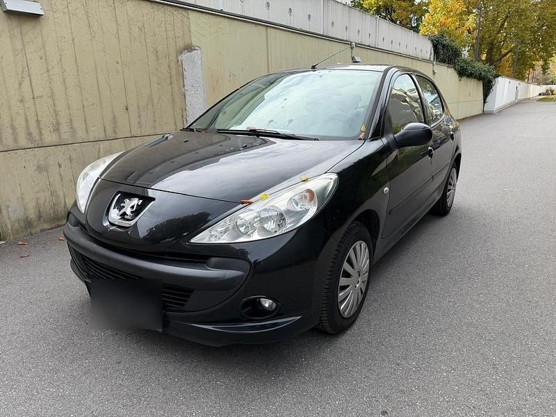 Schwarz Gebraucht 2009 Peugeot 206+ Kleinwagen | 2.990 € (Etwas zu teuer) - Bild 1/4