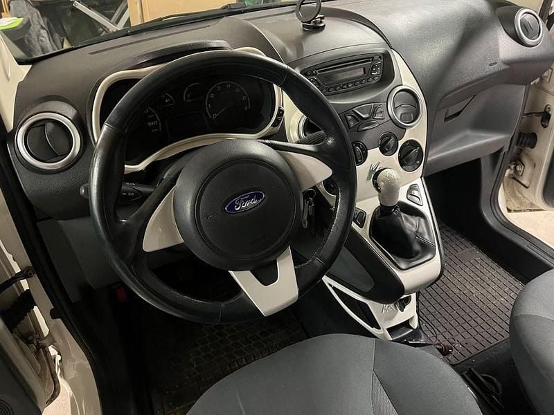Second-hand Ford Ka Titanium 75 CP (55 kW) 2012 Alb Hatchback