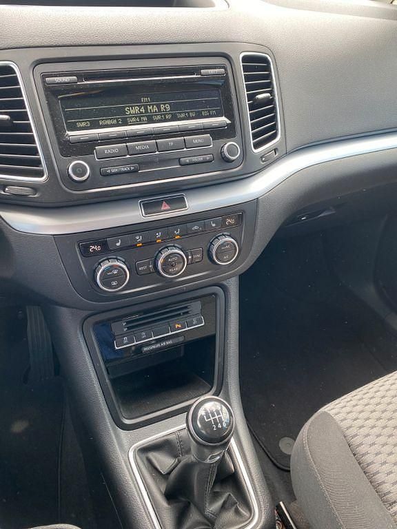 Gebraucht VW Sharan Trendline 140 PS (102 kW) 2012 Braun Van / Kleinbus