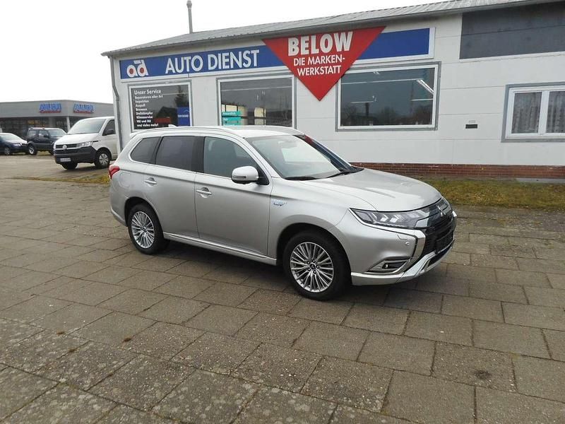 Gebraucht Mitsubishi Outlander P-HEV Plus 135 PS (99 kW) 2019 Silber SUV