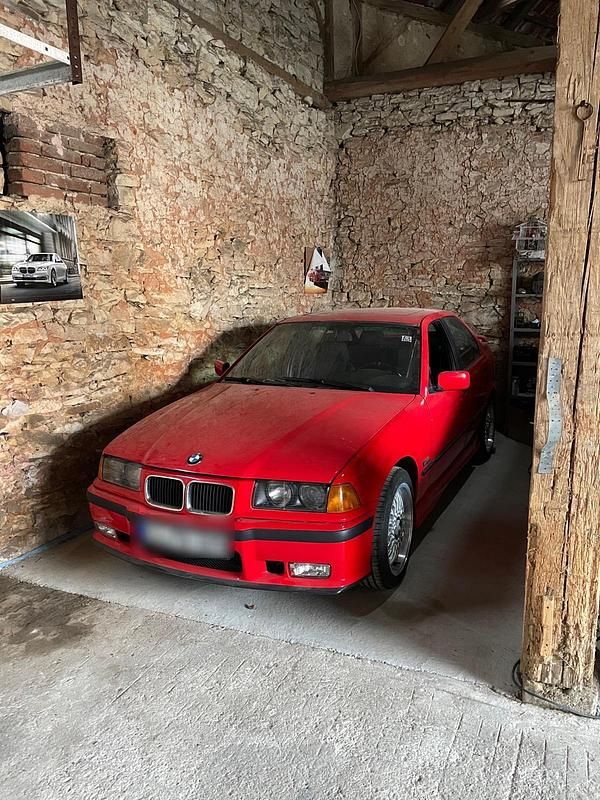 Gebraucht BMW 325 115 PS (84 kW) 1995 Rot Limousine