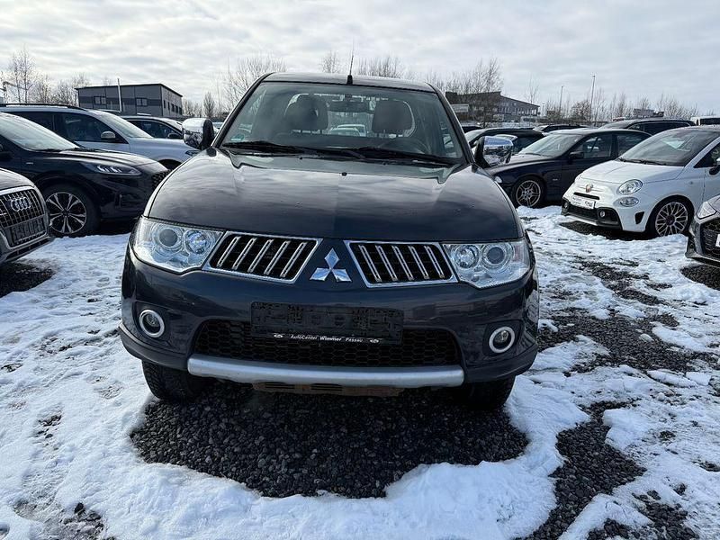 Gebraucht Mitsubishi L200 Invite 136 PS (100 kW) 2012 Grau Pickup