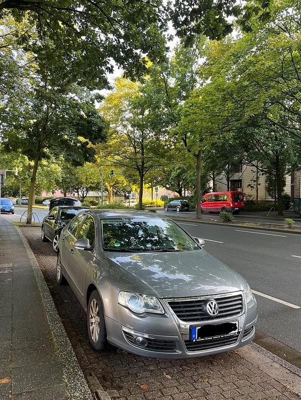 Grau Gebraucht 2006 VW Passat Limousine | 3.390 € (Fairer Preis) - Bild 1/4