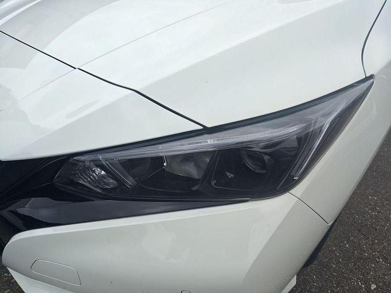 Gebraucht Nissan Leaf N-Connecta 110 kW (150 PS) 2023 Weiß Kleinwagen