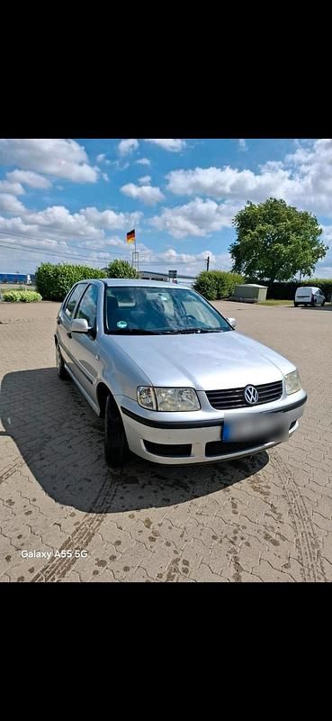 Andere farben Gebraucht 2001 VW Polo SE Limousine | 2.000 € - Bild 1/1